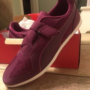 BRAND NEW in box PUMA sneakers 💜